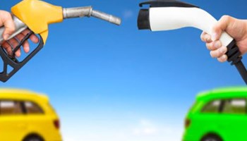 Electric vs Petrol Cars Image